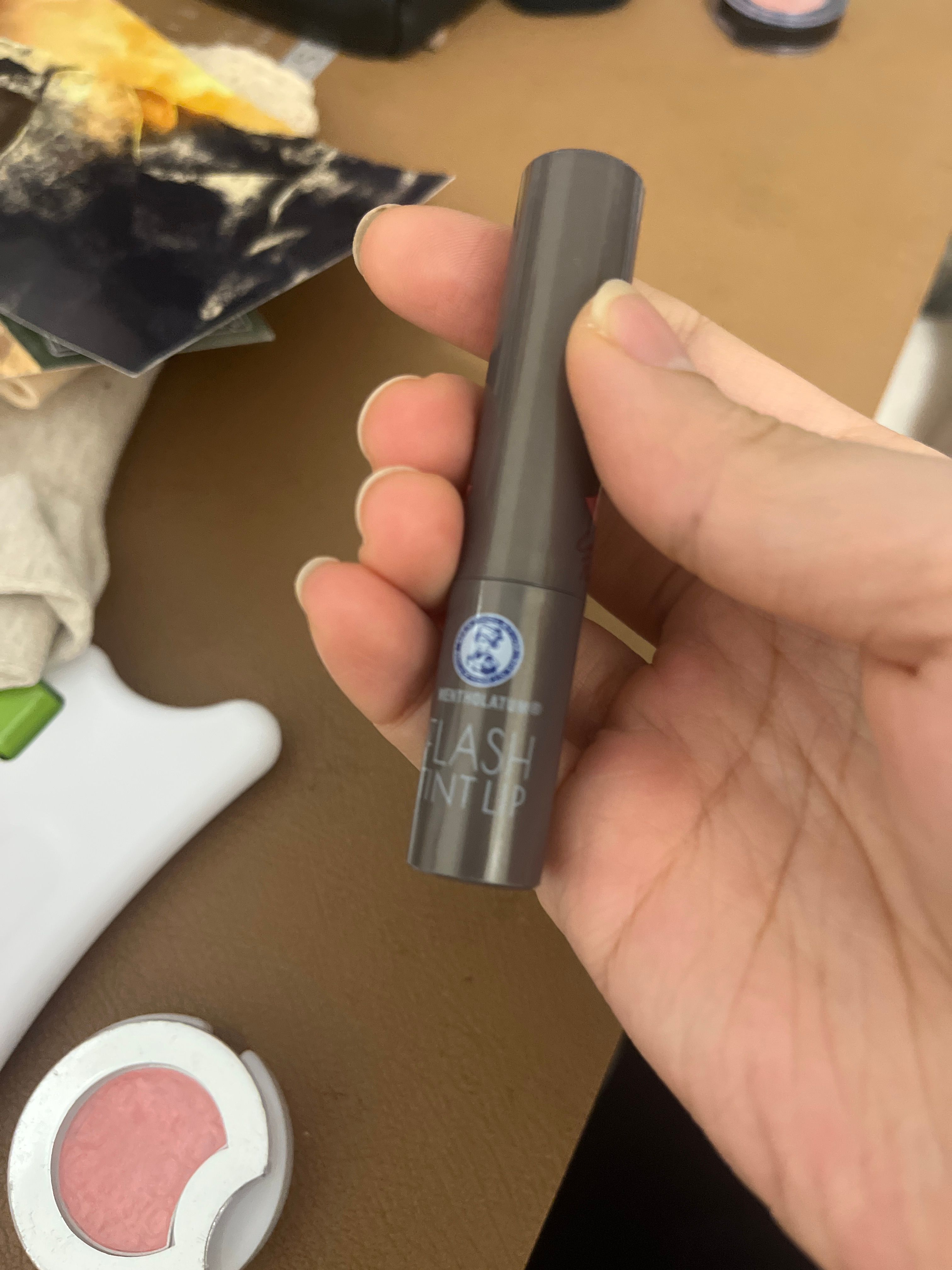 曼秀雷敦 Mentholatum 水感亮彩潤唇膏 真實評價/用後感 byhiu***************com 2 曼秀雷敦 Mentholatum 水感亮彩潤唇膏 真實評價/實測照片 byhiu***************com 2
