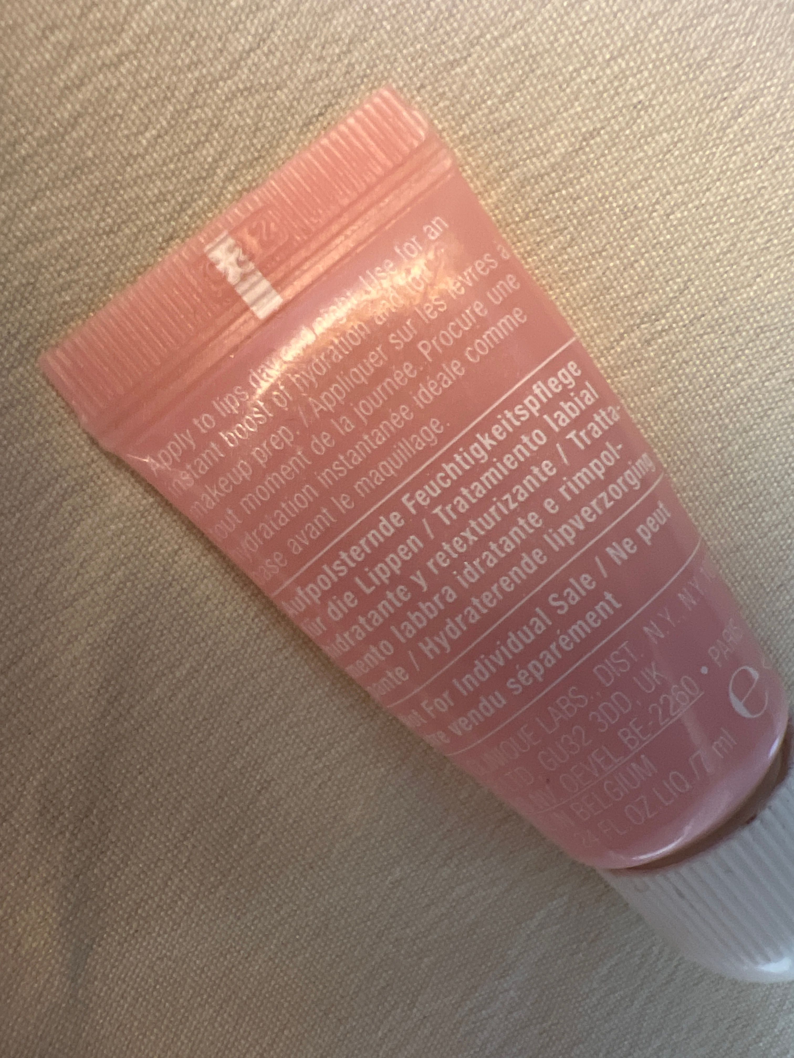 Clinique 水嫩補濕唇部精華 真實評價/用後感 byIn**ni 2 Clinique 水嫩補濕唇部精華 真實評價/實測照片 byIn**ni 2