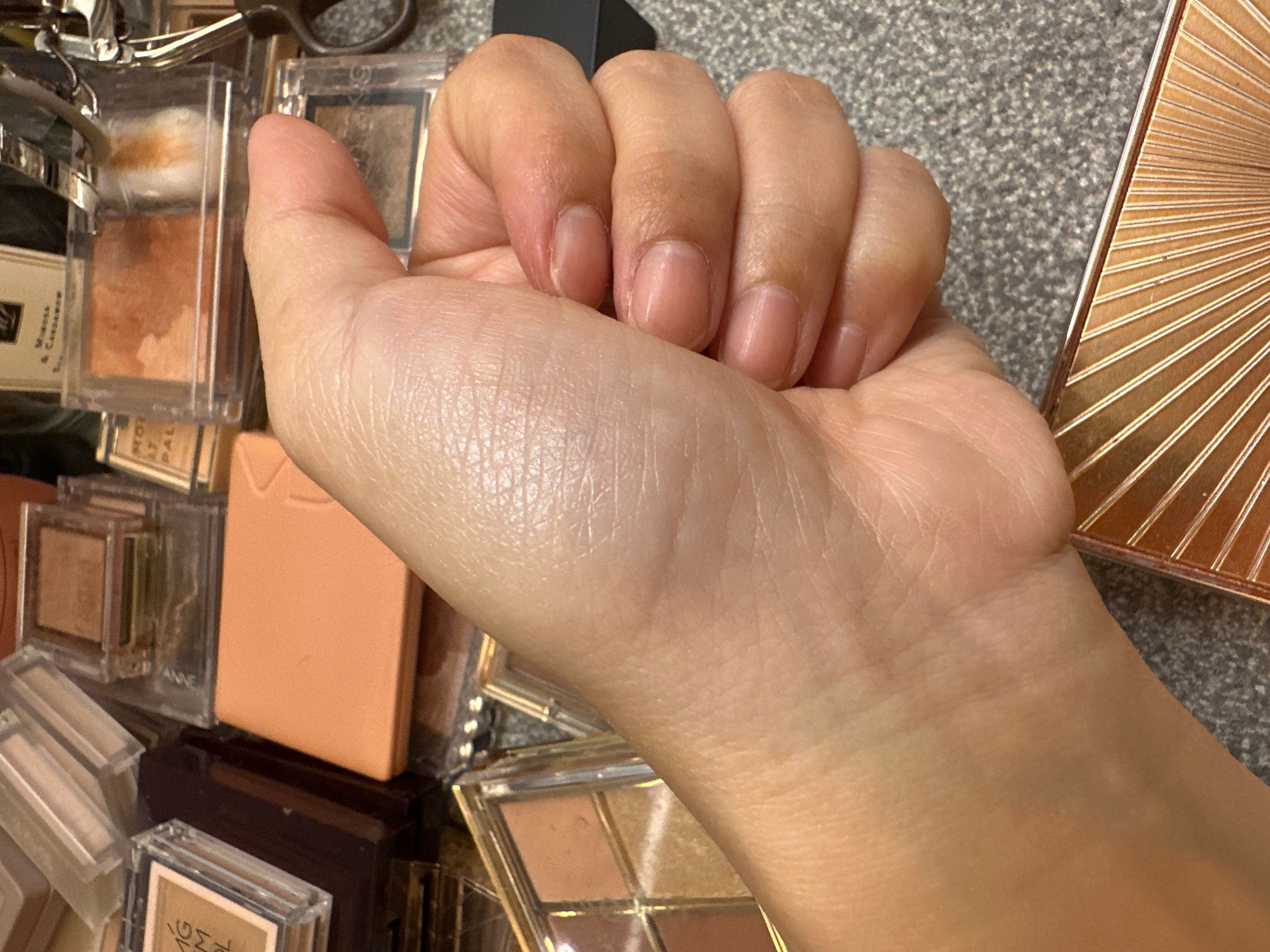 Charlotte Tilbury 輕盈無瑕定妝噴霧 真實評價/實測照片 byCha***tte 1