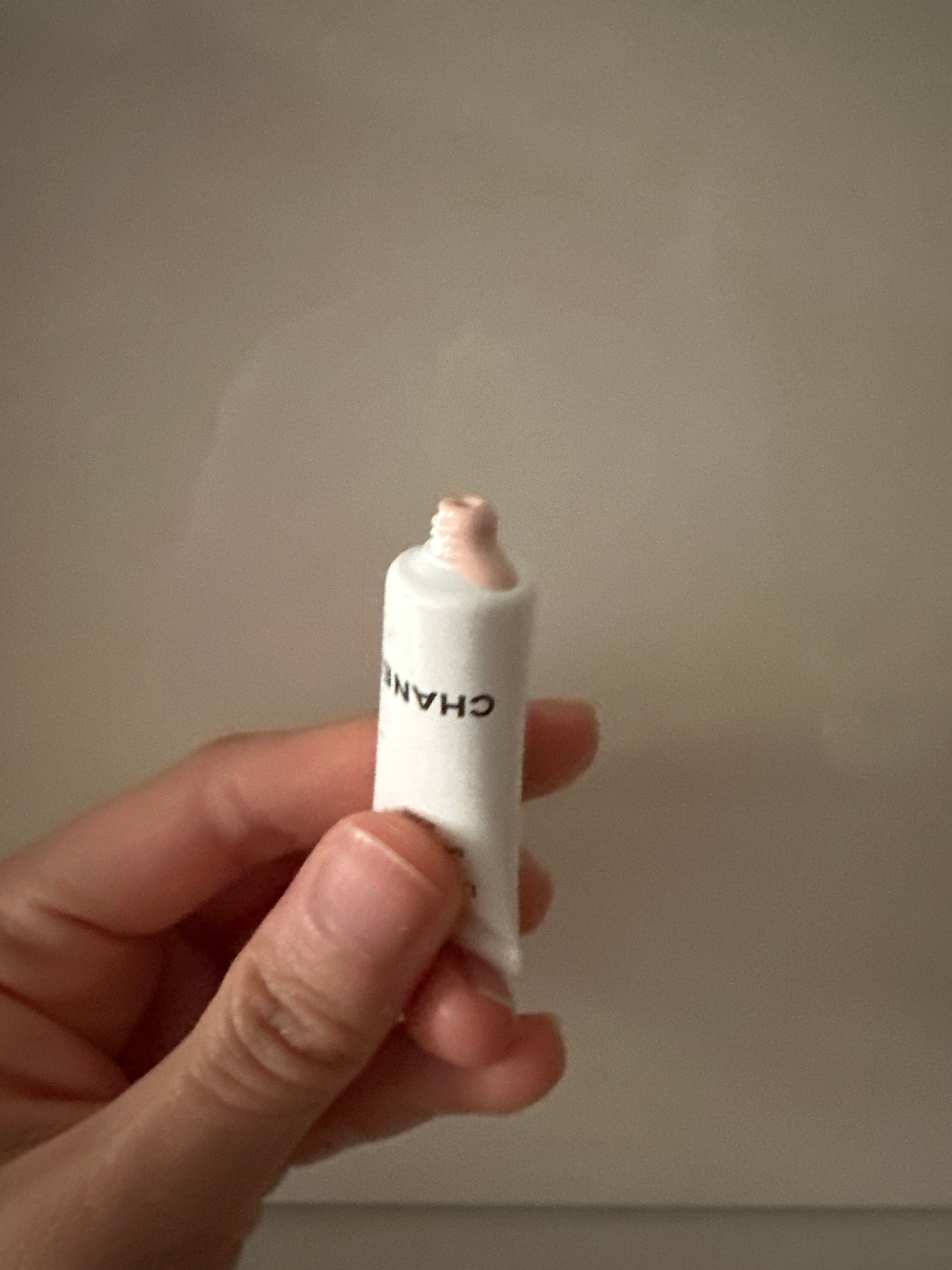 Chanel LE BLANC 珍珠光采防曬妝前乳SPF 40 / PA+++ 真實評價/實測照片 bykal***************com 1