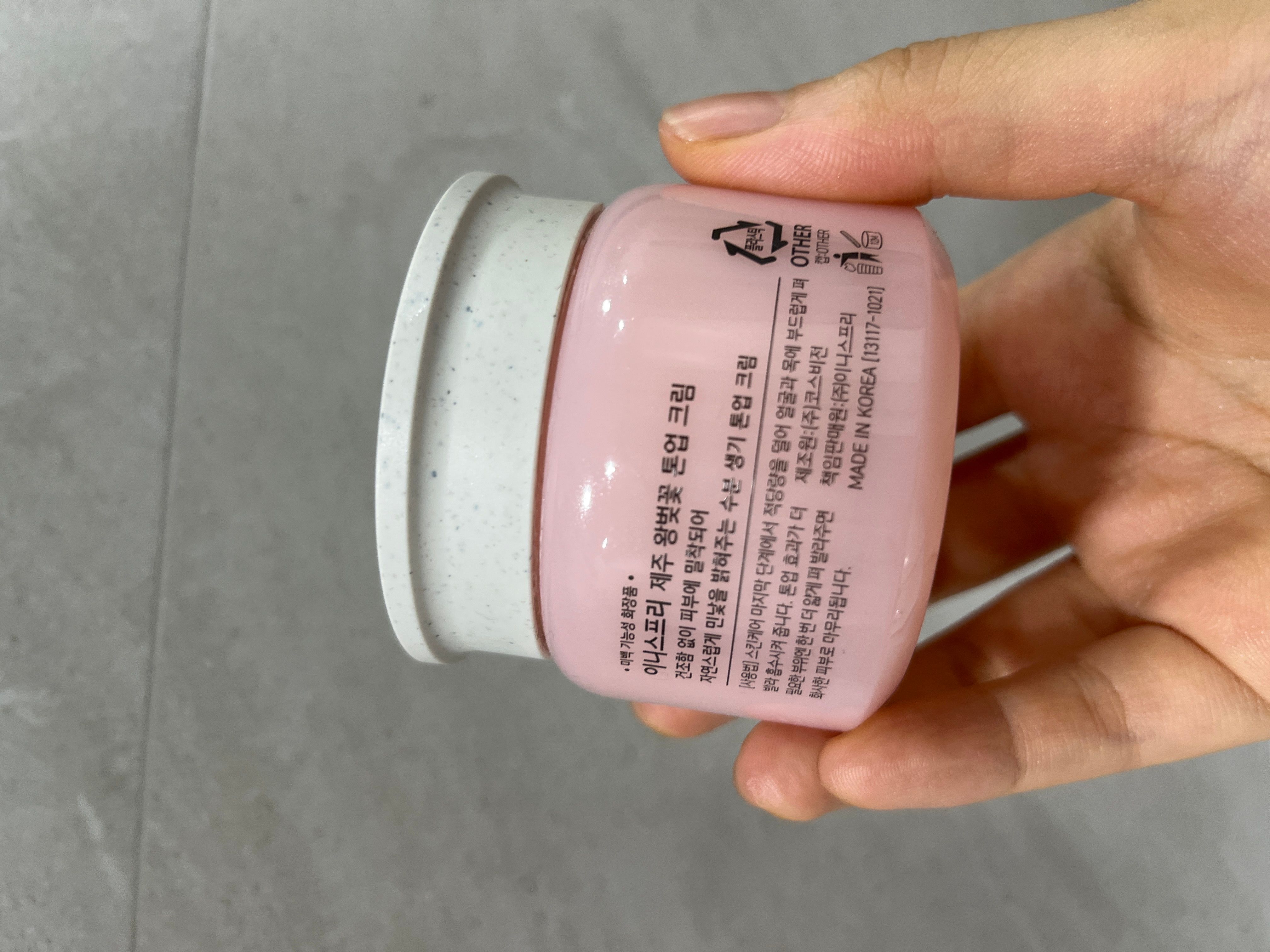 Innisfree 濟州王櫻透嫩素顏霜 真實評價/實測照片 byK* 1