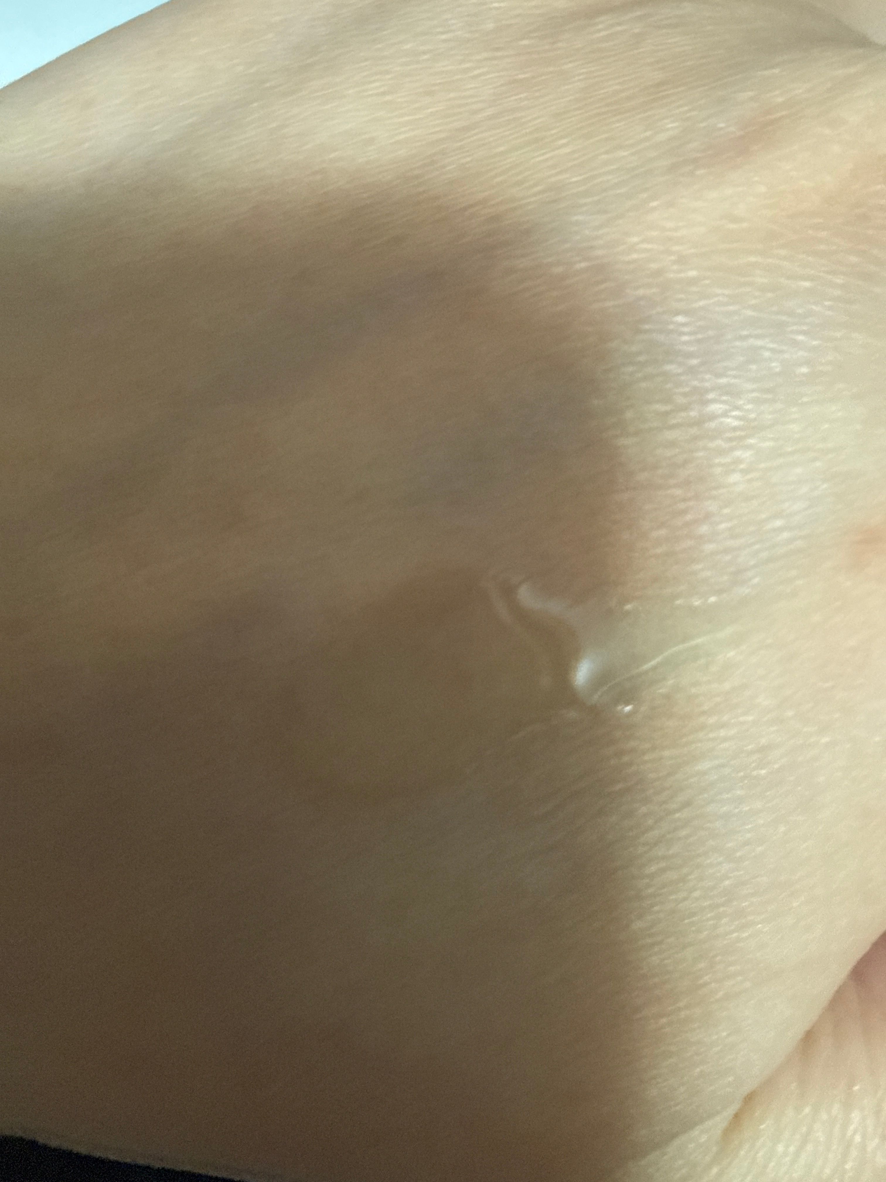 Olay OLAY 水感透白光曜精華水 真實評價/用後感 byMic***han 1 Olay OLAY 水感透白光曜精華水 真實評價/實測照片 byMic***han 1