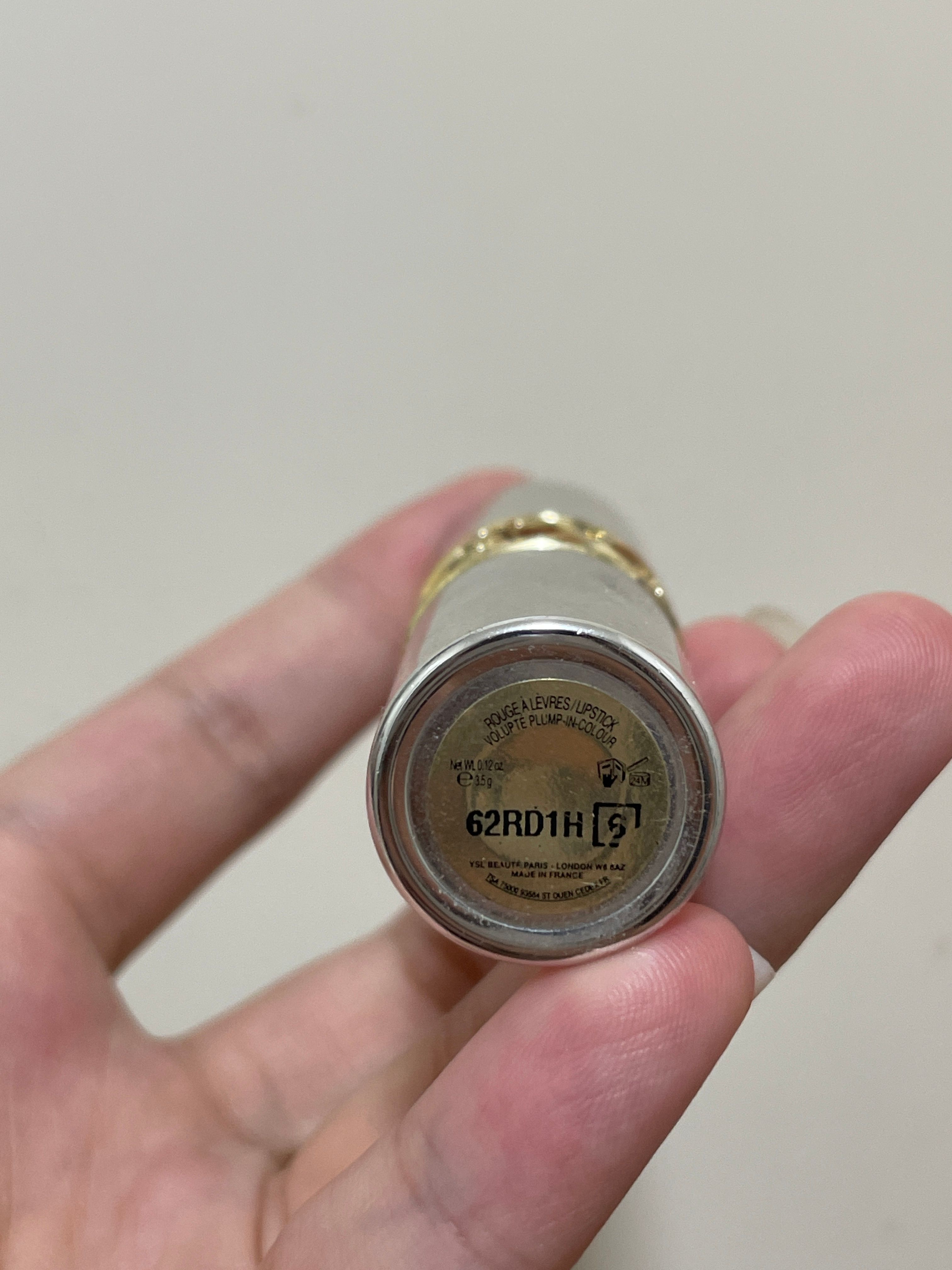YSL 迷魅亮彩唇膏 真實評價/用後感 bykai*************com 2 YSL 迷魅亮彩唇膏 真實評價/實測照片 bykai*************com 2