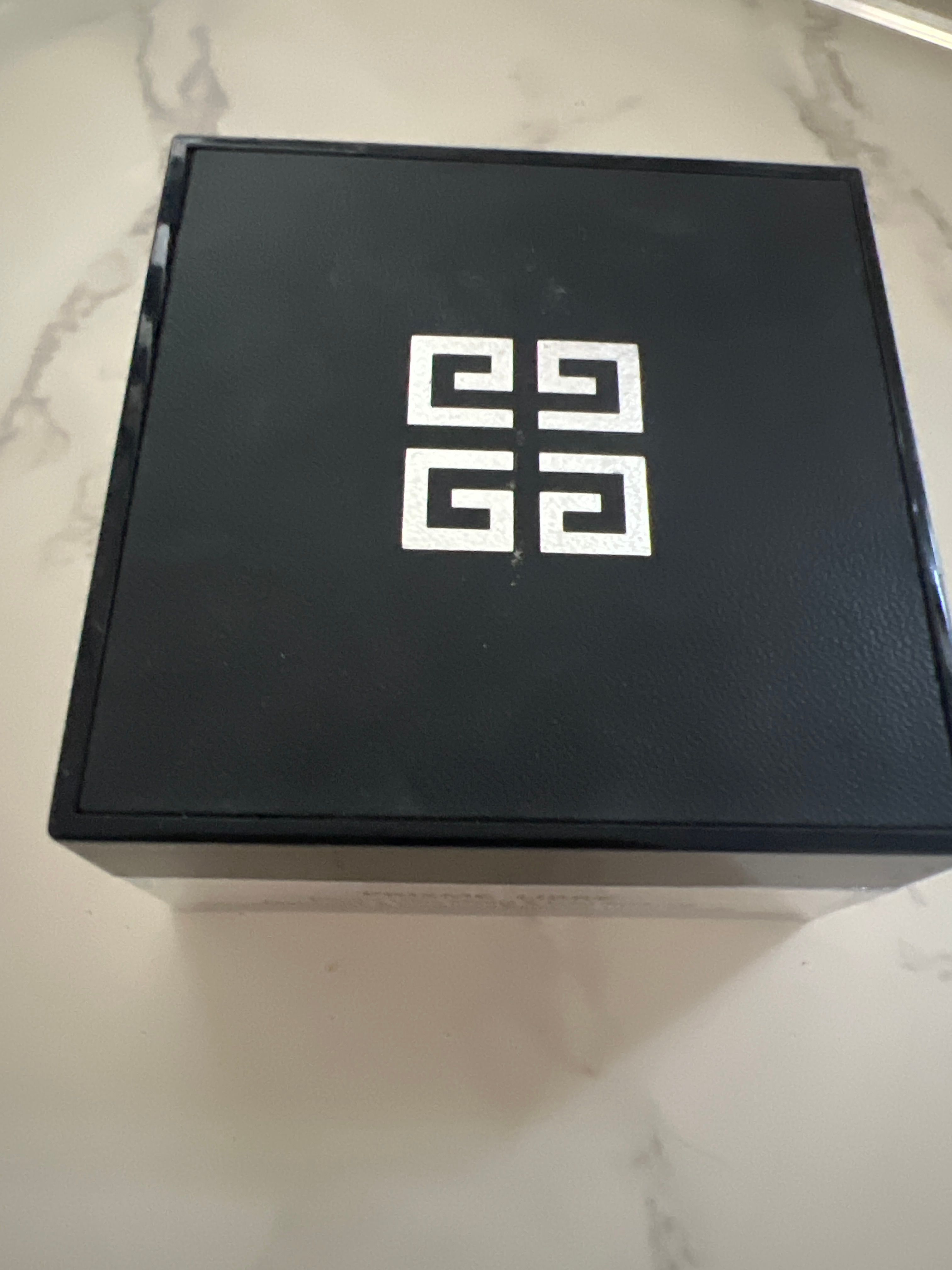 Givenchy 高級訂製稜鏡四色蜜粉 真實評價/用後感 byChe****han 2 Givenchy 高級訂製稜鏡四色蜜粉 真實評價/實測照片 byChe****han 2