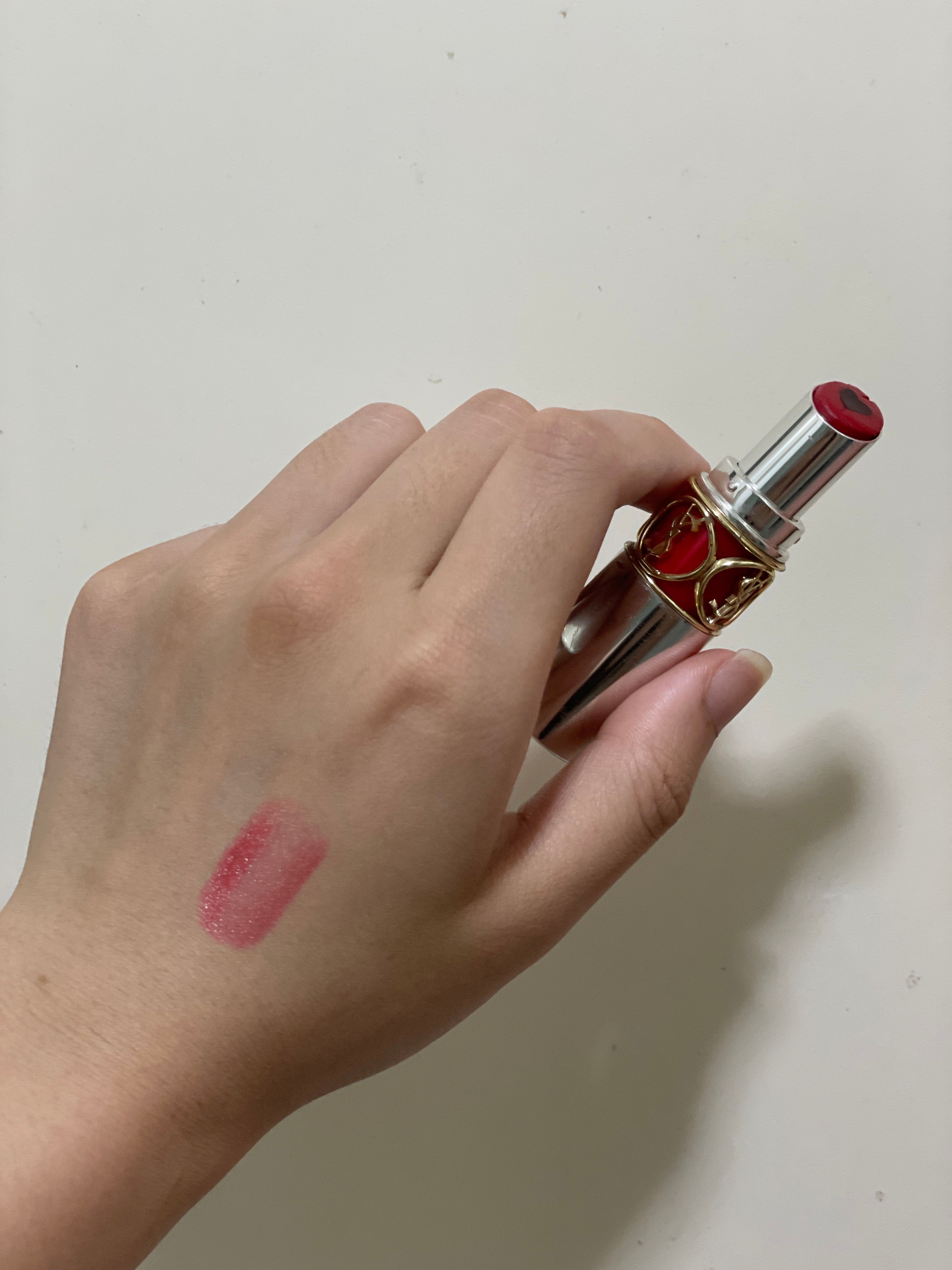 YSL 迷魅亮彩唇膏 真實評價/用後感 bykai*************com 1 YSL 迷魅亮彩唇膏 真實評價/實測照片 bykai*************com 1