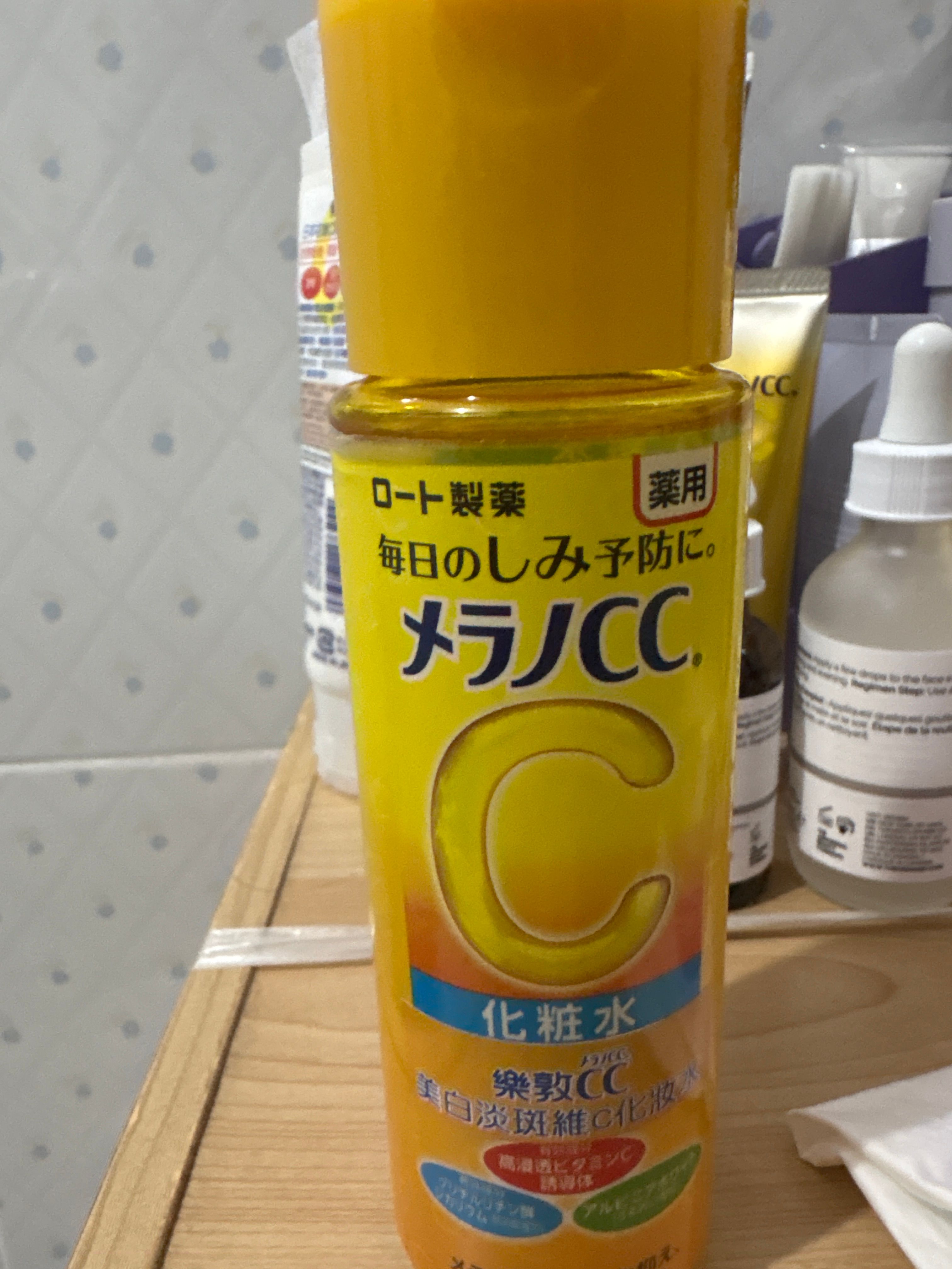 樂敦 MELANO CC 美白淡斑維C化妝水 Bright Vitamin C Lotion 真實評價/實測照片 bySam***Lui 1