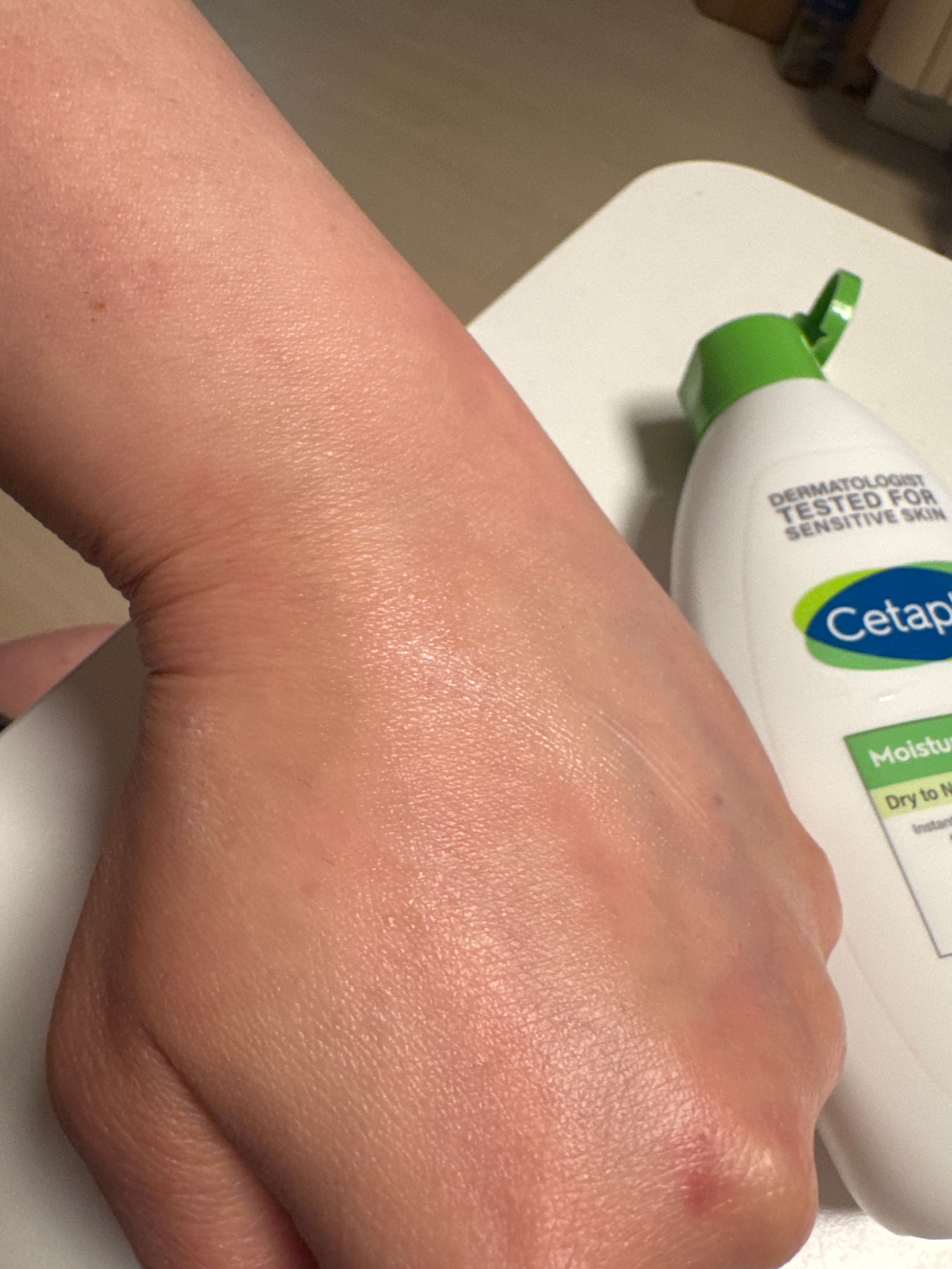 Cetaphil 舒特膚潤膚乳液 真實評價/用後感 bykla************com 2 Cetaphil 舒特膚潤膚乳液 真實評價/實測照片 bykla************com 2