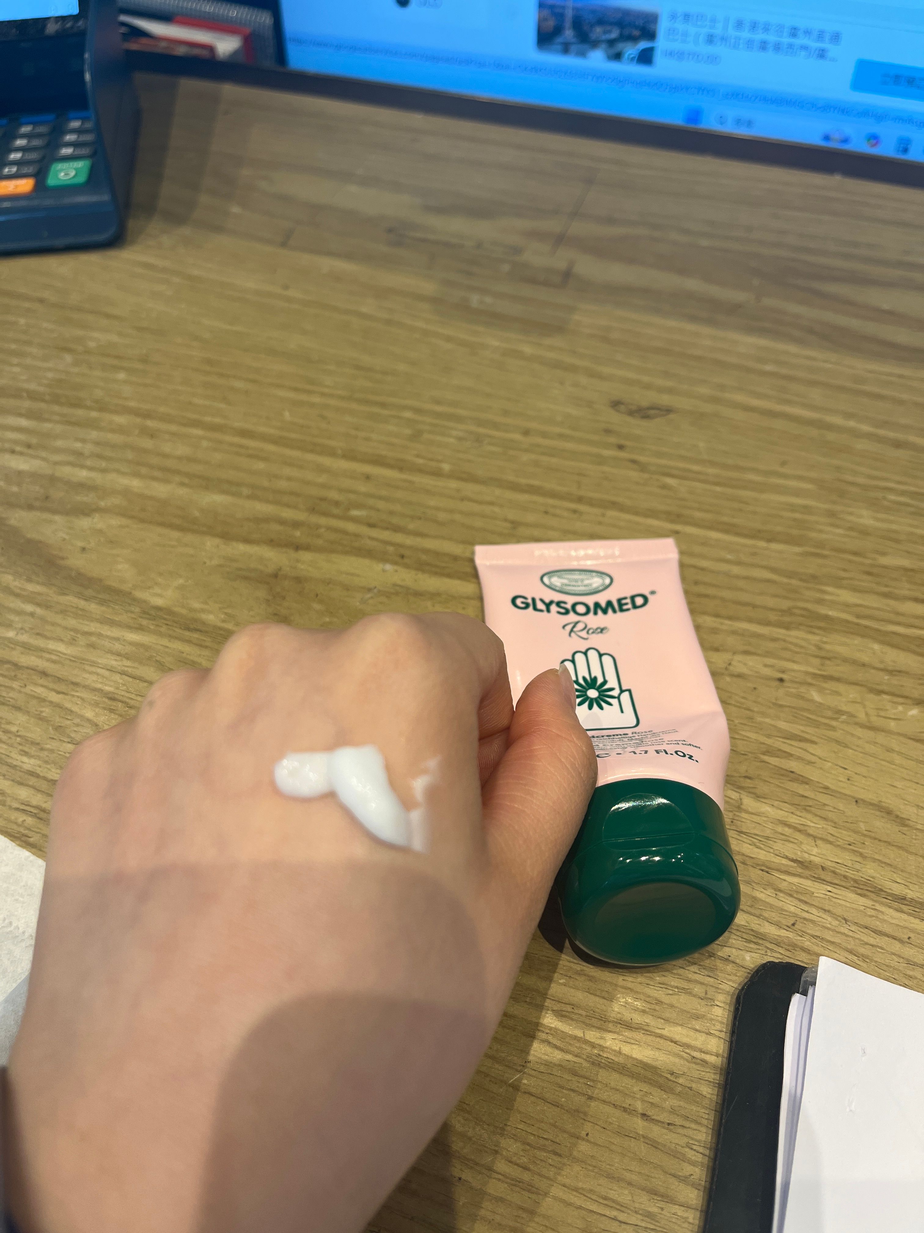 Glysomed 洋甘菊特效修護潤手霜 真實評價/實測照片 by梁g***en 1