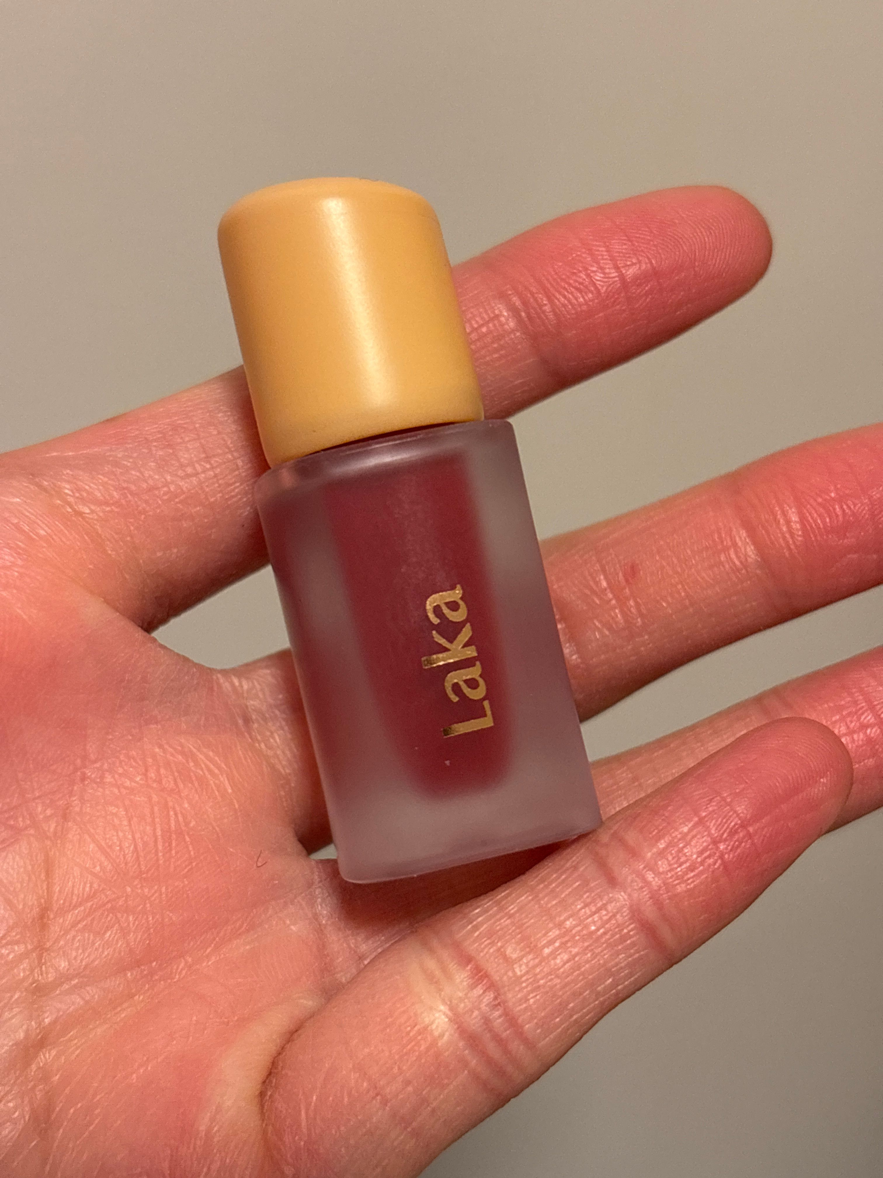 Laka 果汁水光純素唇釉 真實評價/實測照片 bytas**************com 2