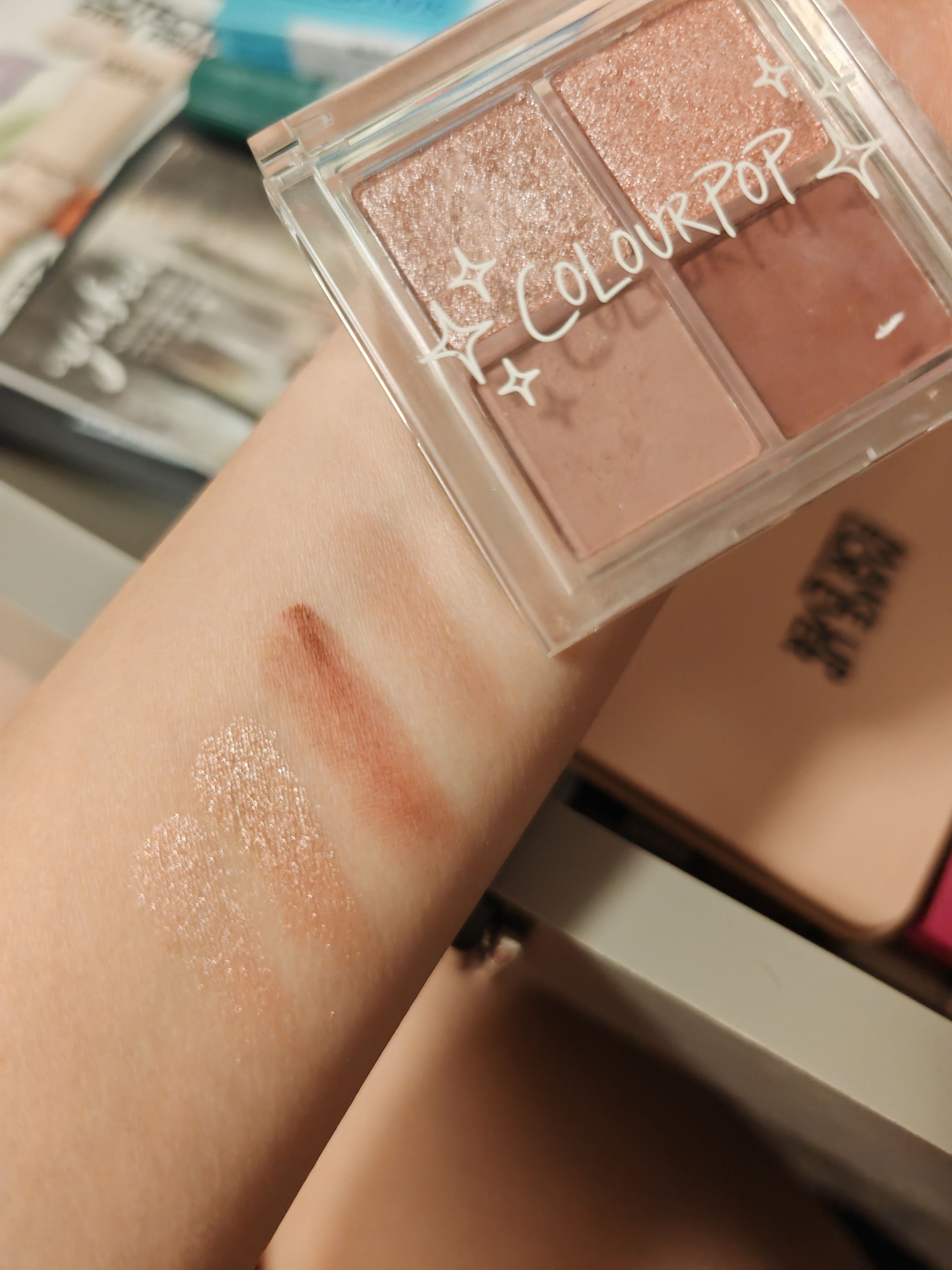 Colourpop 30色聯名眼影盤 真實評價/實測照片 byV**i 1